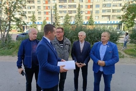 "Комфортное Поморье" облагораживает крыльцо архангельского ЗАГСа