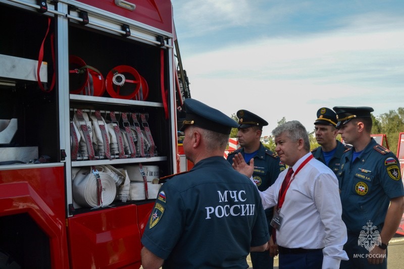 Специалисты МЧС России ознакомились с образцами спецтехники из Республики Беларусь