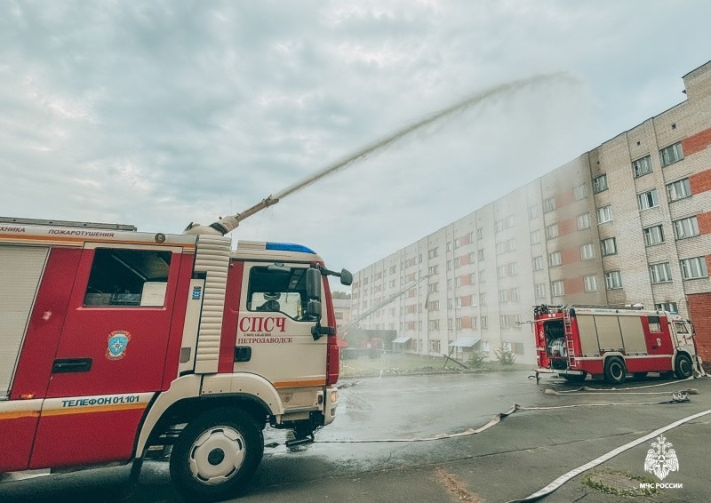 Пожарно-тактические учения прошли в Петрозаводске