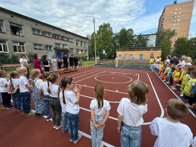 Хоккеисты «Водника» приняли участие в открытии новой спортплощадки Хоккеисты «Водника» приняли участие в открытии новой спортплощадки