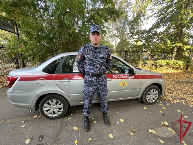     В Архангельске бдительная супруга росгвардейца помогла по горячим следам обнаружить разыскиваемого рецидивиста укравшего товар из магазина