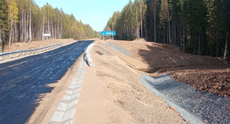 В Красноборском округе завершен капремонт моста через реку Нивку