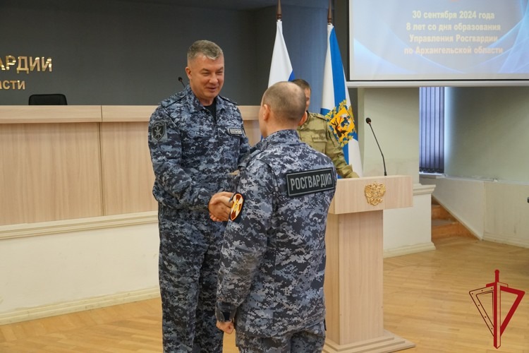 В Архангельске начальник областной Росгвардии поздравил личный состав с 8-летием со дня образования территориального управления