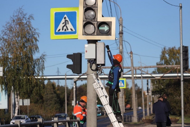 В Архангельске продолжают модернизировать светофоры, наделяя их искусственным интеллектом