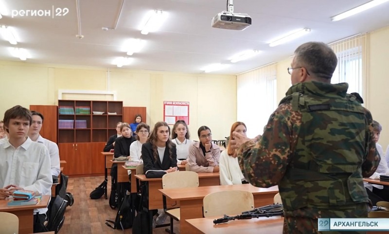 С этого года в школах дети изучают новый предмет — основы безопасности и защиты Родины