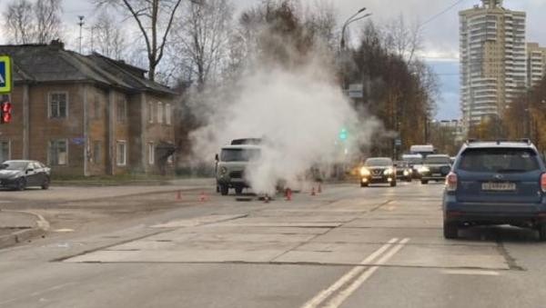 Ряд жилых домов в центре Архангельска остался без тепла из-за прорыва на Обводном