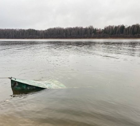 Два жителя Коряжмы плыли на лодке да не выплыли