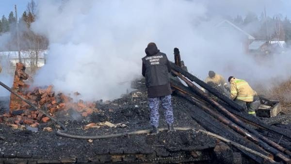 Вместо дома — руины: жуткий пожар на юге Поморья унес жизни пожилых матери и дочери