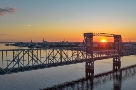 Архангельск отмечает юбилей железнодорожного моста