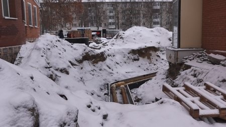 Раскопки на Обводном в Архангельске превратились в полосу препятствий