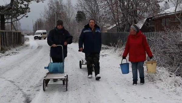 В архангельской деревне люди вынуждены пить дождевую воду из-за ошибки чиновников