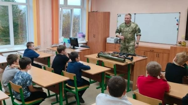 В Архангельске стартовали уникальные уроки военной подготовки для школьников