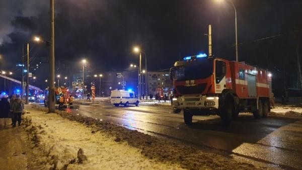 В центре Архангельска из-за огненного ЧП перекрыли дорогу: движение затруднено