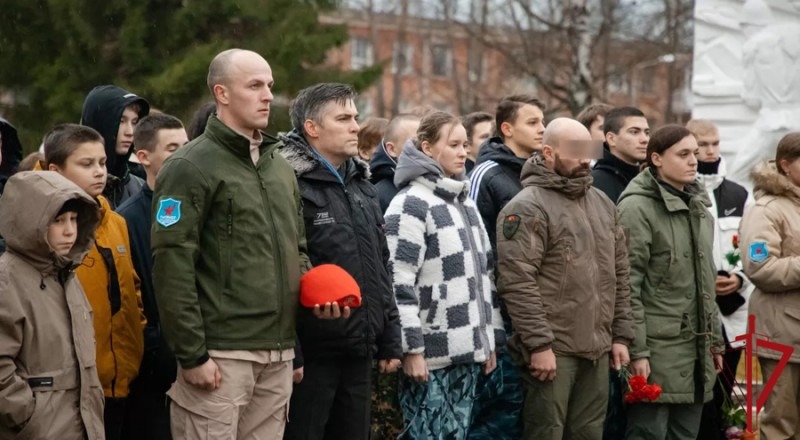 В Коряжме военнослужащие отряда спецназначения «Ратник» Росгвардии дали старт акции «Память сильнее времени»