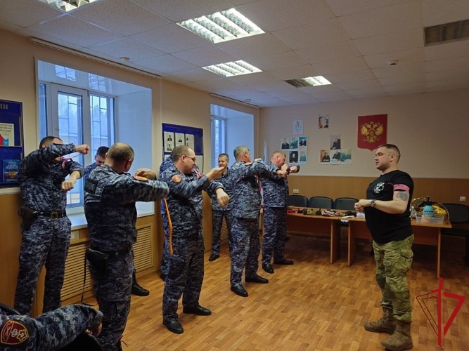 В Мирном с сотрудниками вневедомственной охраны Росгвардии проведены занятия по тактической медицине