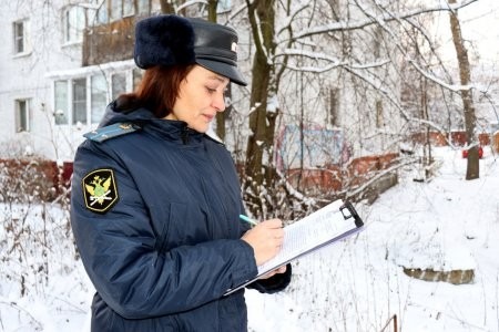 Приставы приглашают жителей Поморья войти в Новый год без старых долгов