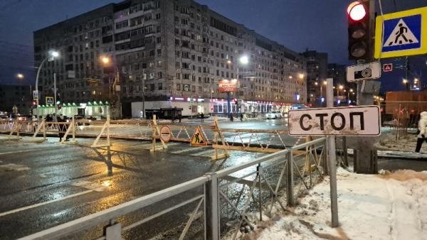 В центре Архангельска полностью перекрыли оживленный перекресток на Воскресенской