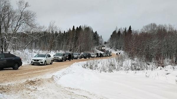 Крупные автозаторы наблюдаются местами в Поморье из-за отсутствия ледовых переправ