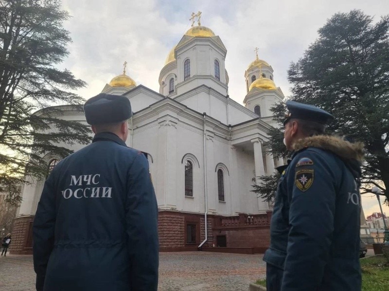 В преддверии Рождества Христова сотрудники МЧС России проводят в храмах превентивные мероприятия