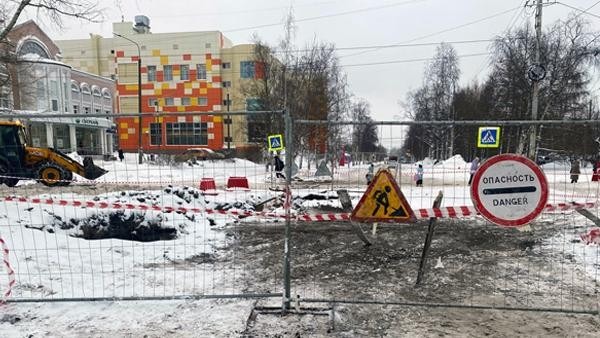 В Архангельске продолжается ремонт проблемного участка водопровода в Соломбае