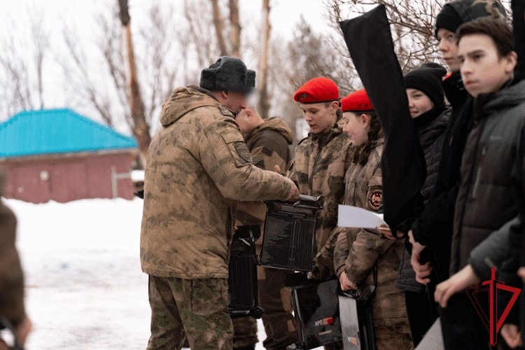 Военнослужащие Росгвардии вошли в состав судейской коллегии отборочного этапа игры для архангельских школьников   