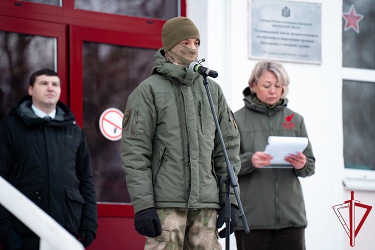 Офицер Росгвардии принял участие в митинге, посвященном старту мероприятий Года защитника Отечества в Архангельске