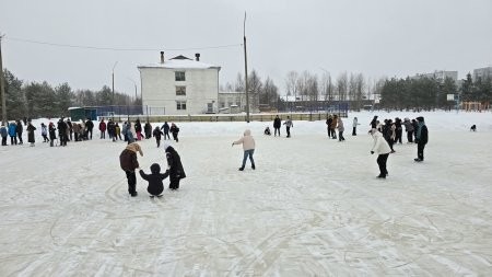 В Маймаксе случился праздник открытия большого катка