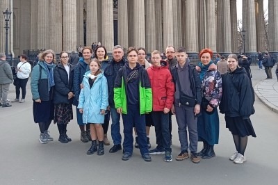 Воскресная школа архангельского Троицкого храма посетила святыни Петербурга Воскресная школа архангельского Троицкого храма посетила святыни Петербурга