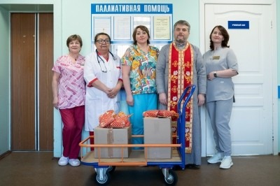 Священник Василий Лапко поздравил с Пасхой Христовой пациентов паллиативного отделения Священник Василий Лапко поздравил с Пасхой Христовой пациентов паллиативного отделения