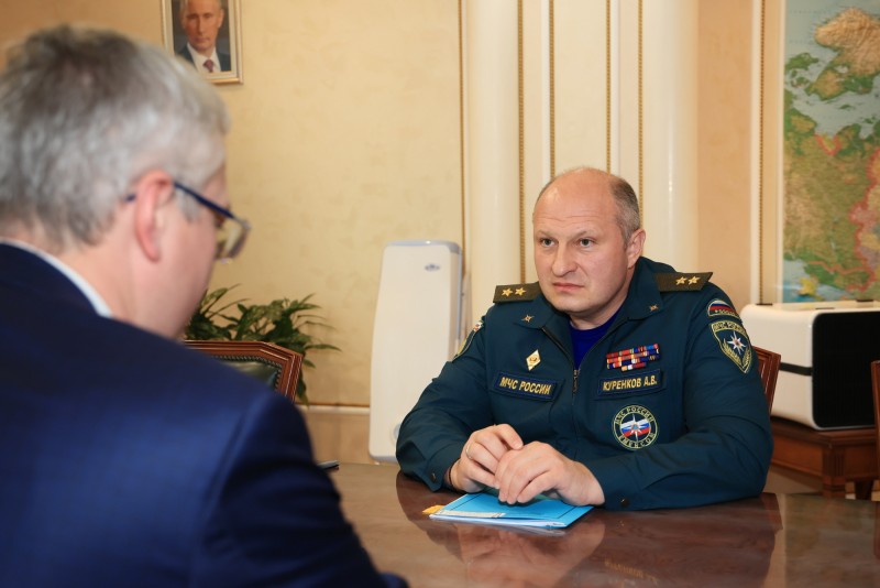 Главы МЧС России и Камчатки обсудили темпы наращивания оснащенности реагирующих подразделений