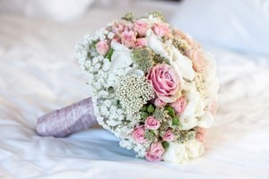 Свадебный букет: приметы, суеверия и скрытые символы