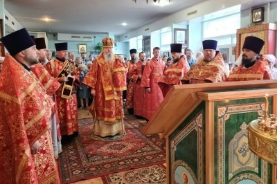 Митрополит Корнилий совершил Божественную литургию в северодвинском храме святых равноапостольных Кирилла и Мефодия Митрополит Корнилий совершил Божественную литургию в северодвинском храме святых равноапостольных Кирилла и Мефодия