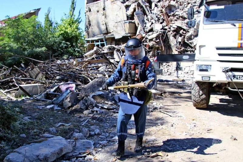 Более 3600 взрывоопасных предметов обнаружено специалистами МЧС России на территории Авдеевки за два месяца работы