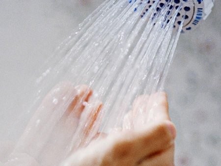 Холодный душ или водогрей. Архангелогородцы рассказали, как живут в отсутствии горячей воды