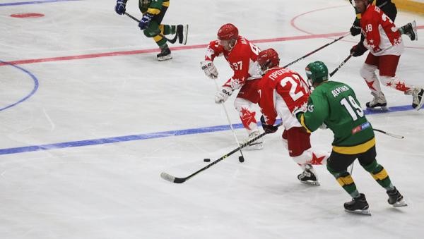 Архангельск принял звездный матч с легендами хоккея и благотворительной миссией Архангельск принял звездный матч с легендами хоккея и благотворительной миссией