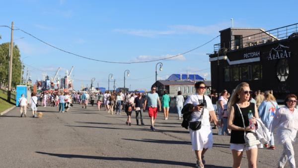 В Архангельске на весь день перекроют спуск к набережной из-за Дня строителя В Архангельске на весь день перекроют спуск к набережной из-за Дня строителя