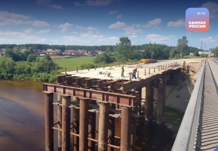 Капитальный ремонт моста через реку Вель проходит под патронатом "Единой России"