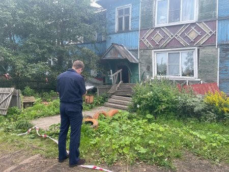 Сошедший со свай дом в Архангельске стал причиной уголовного дела