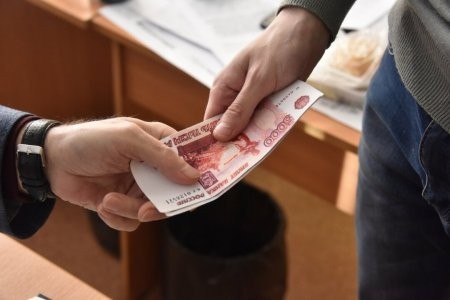 В Архангельской области чиновник МУП бесстыдно вымогал взятку у бизнесмена