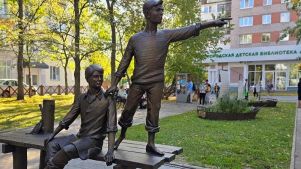 В архангельском сквере Коковина открыли «живой» памятник соломбальским мальчишкам В архангельском сквере Коковина открыли «живой» памятник соломбальским мальчишкам