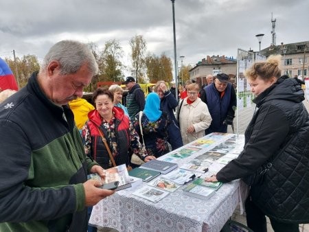 На Мезенской сельхозярмарке можно было встретить и духовную пищу