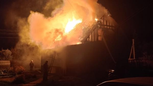 В Поморье мужчина получил ожоги, пытаясь потушить пожар в собственном доме