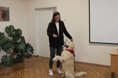 В больницах Поморья кинологи УФСИН проводят сеансы канистерапии