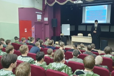 Вера и честь — основа воспитания патриота. В «Авангарде» Мирного курсанты знакомятся с основами Православия 