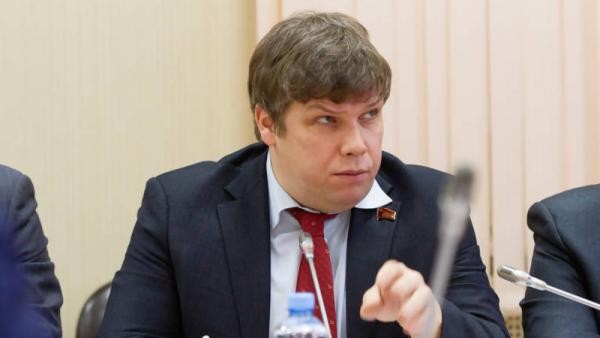 Архангельский депутат-коммунист назвал взбунтовавшихся автобусников «зажравшимися» Архангельский депутат-коммунист назвал взбунтовавшихся автобусников «зажравшимися»