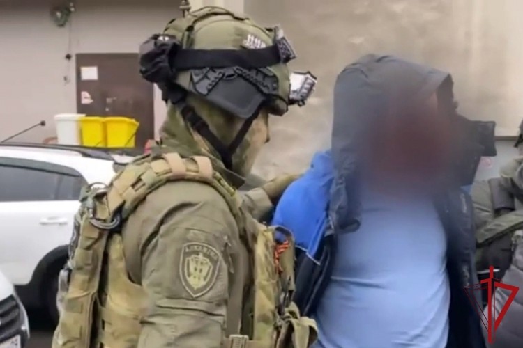 В Архангельске при участии СОБР Росгвардии задержаны подозреваемые в коррупционных преступлениях В Архангельске при участии СОБР Росгвардии задержаны подозреваемые в коррупционных преступлениях