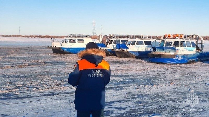 Спасaтели МЧС России напоминают об опасности выхода на тонкий лед