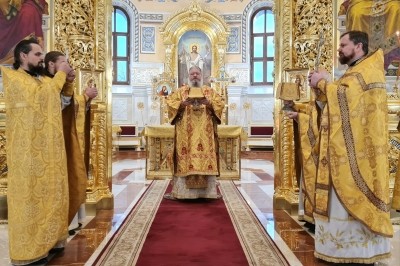 Митрополит Корнилий совершил Божественную литургию в праздник Собора святых Архангельской митрополии