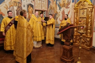 Митрополит Корнилий совершил вечернее богослужение с акафистом Господу Иисусу Христу Митрополит Корнилий совершил вечернее богослужение с акафистом Господу Иисусу Христу
