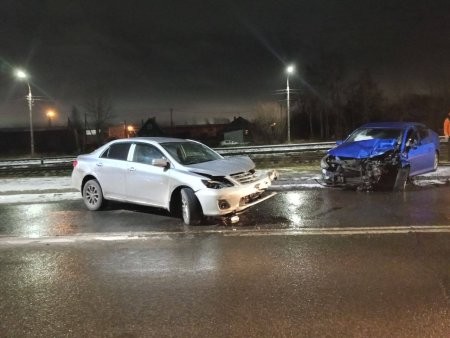 Причиной ДТП в Архангельске стали гололед и летняя резина